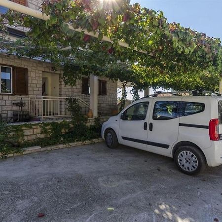 Apartments Lemar - With Parking Bol Kültér fotó
