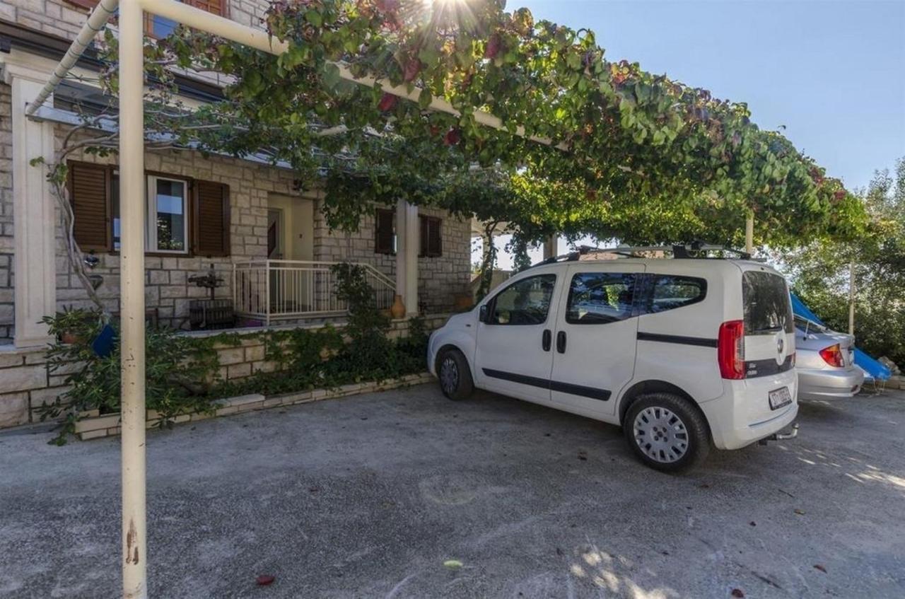 Apartments Lemar - With Parking Bol Kültér fotó